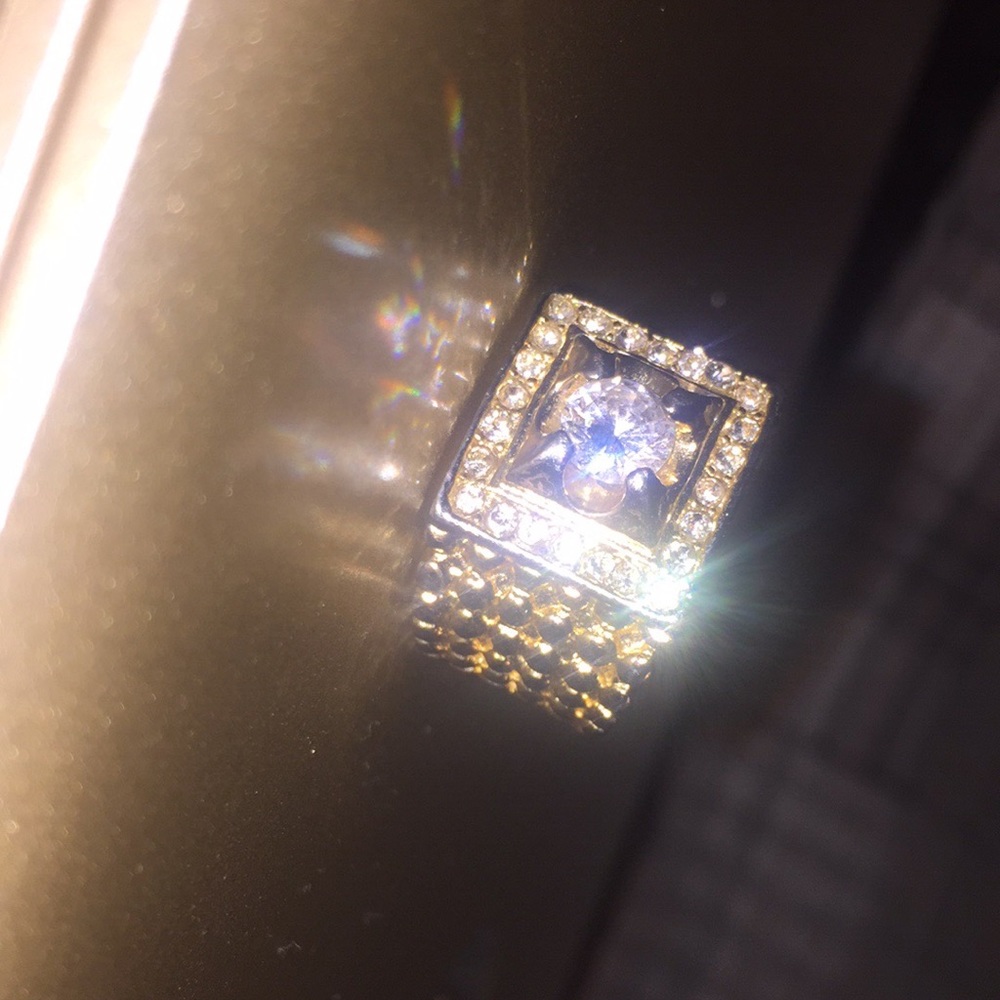 14k gold, added with silver, with 1.32 ct diamond